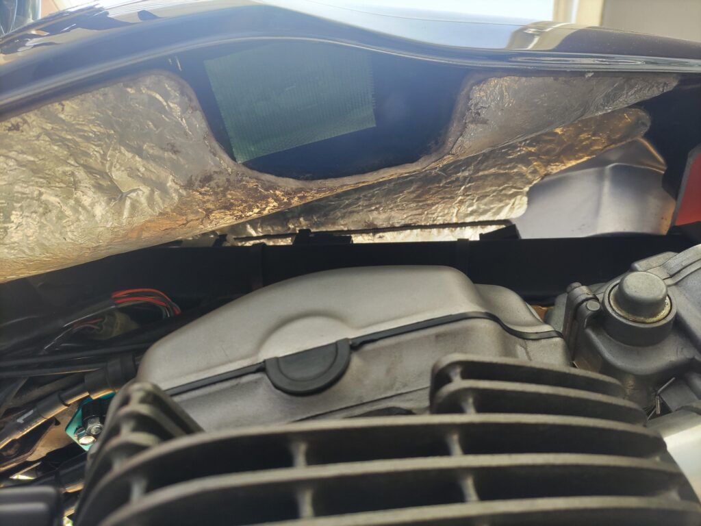 燃料コックの位置は、ほぼシリンダーの芯