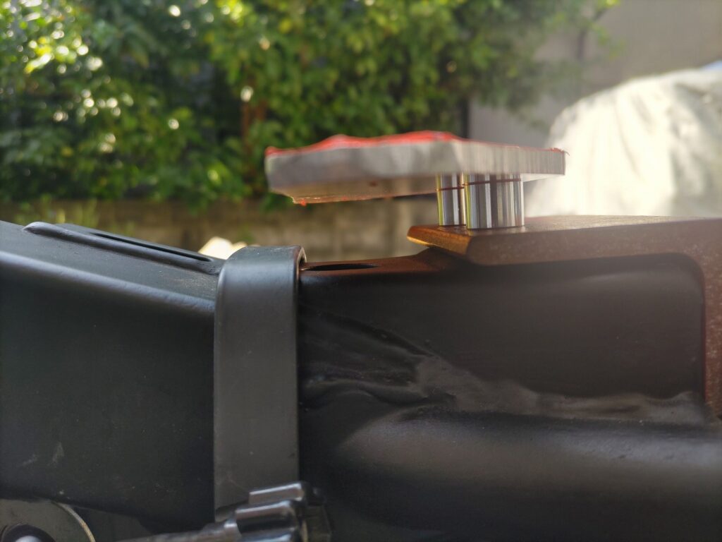 後方荷重受金物をカラーで高さ調整