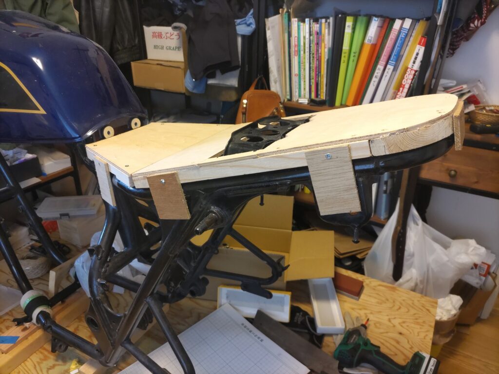 シートカウル原型製作のはじまり