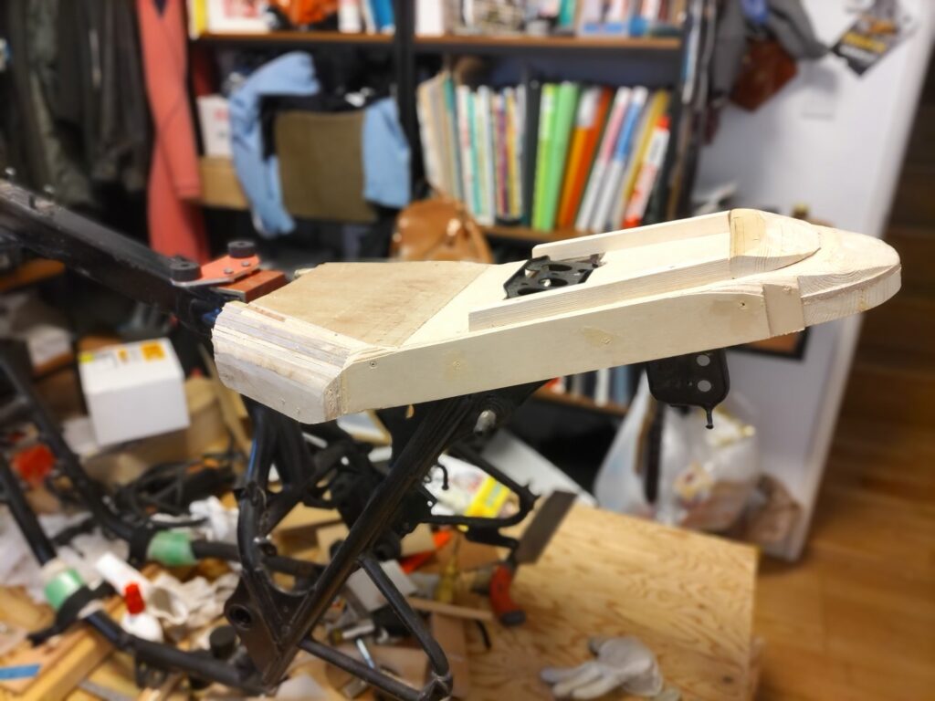 シートカウル原型　次の階層を貼り付ける