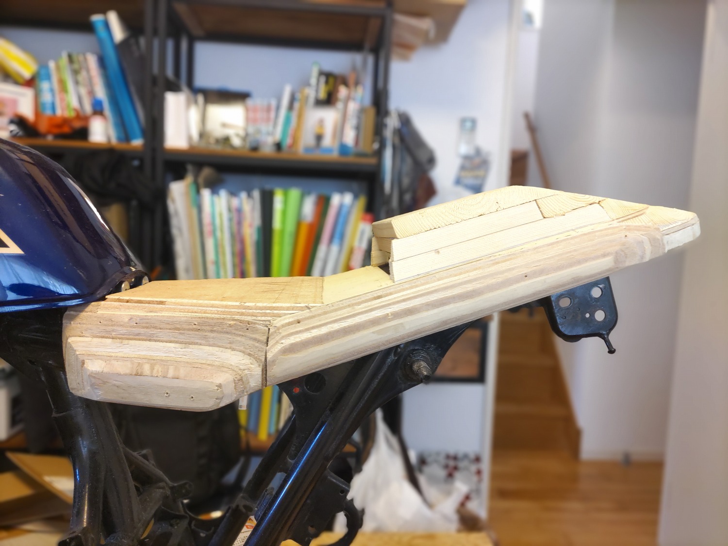 シートカウル原型　あと一層か