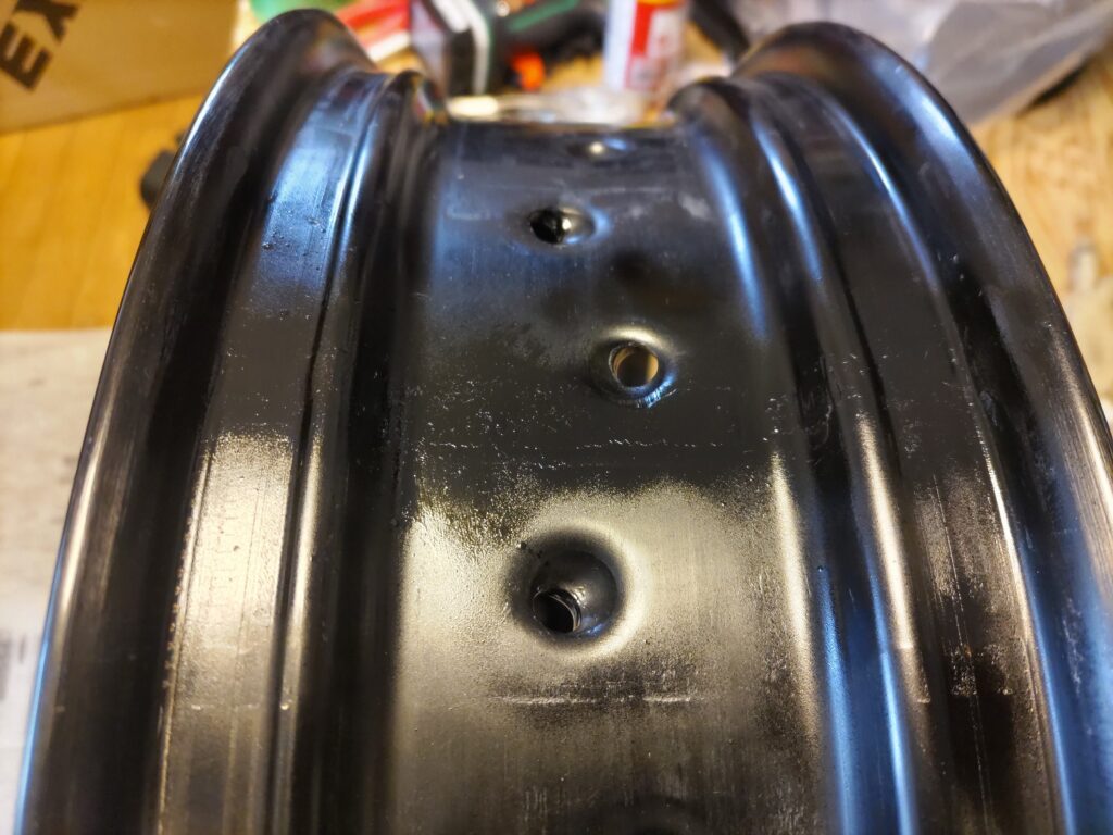 デコボコを修正して塗装