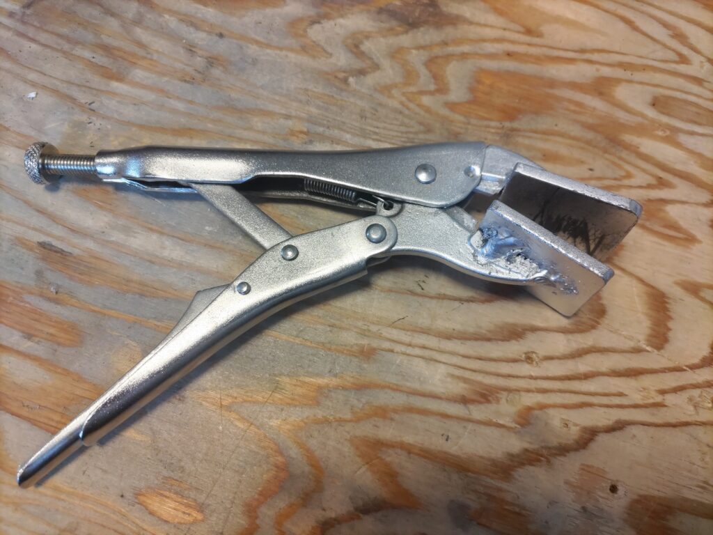 スポーク押さえ工具はバイスプライヤーにフラットバーを溶接 ネットで見たもののまねっこ