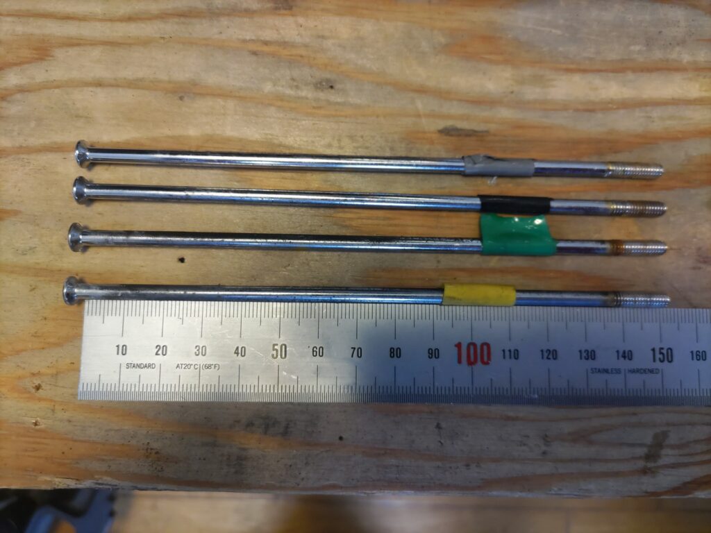 4本のスポークの長さは同じ 152mm